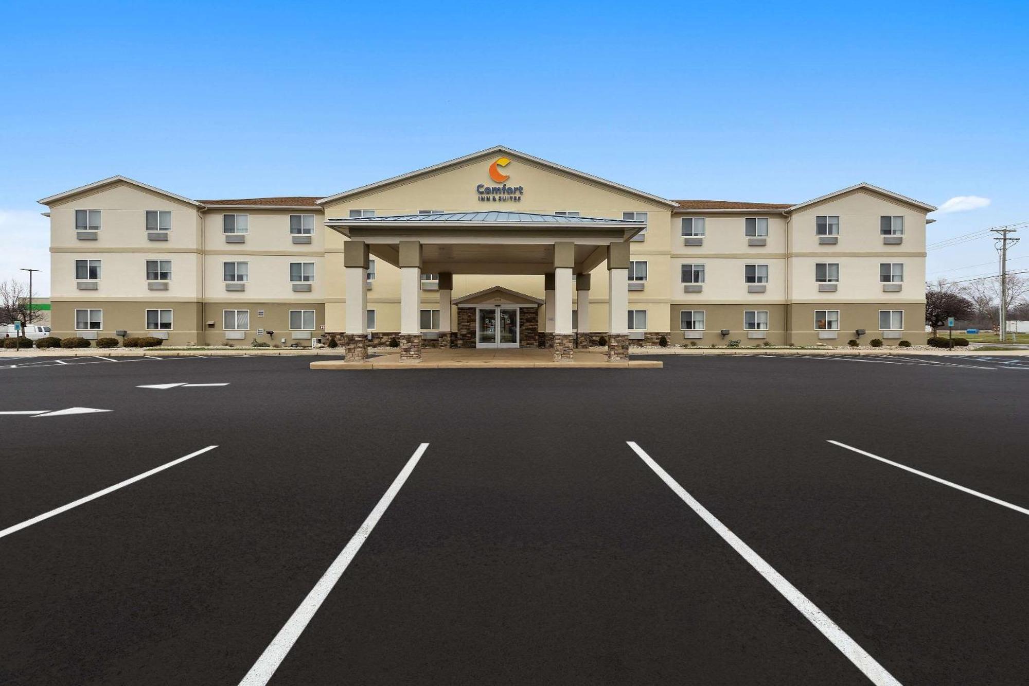Comfort Inn & Suites Fremont Exterior photo