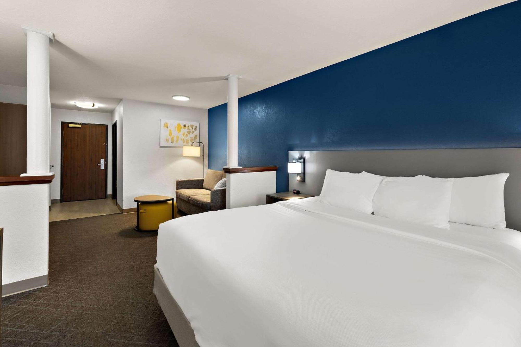 Comfort Inn & Suites Fremont Exterior photo