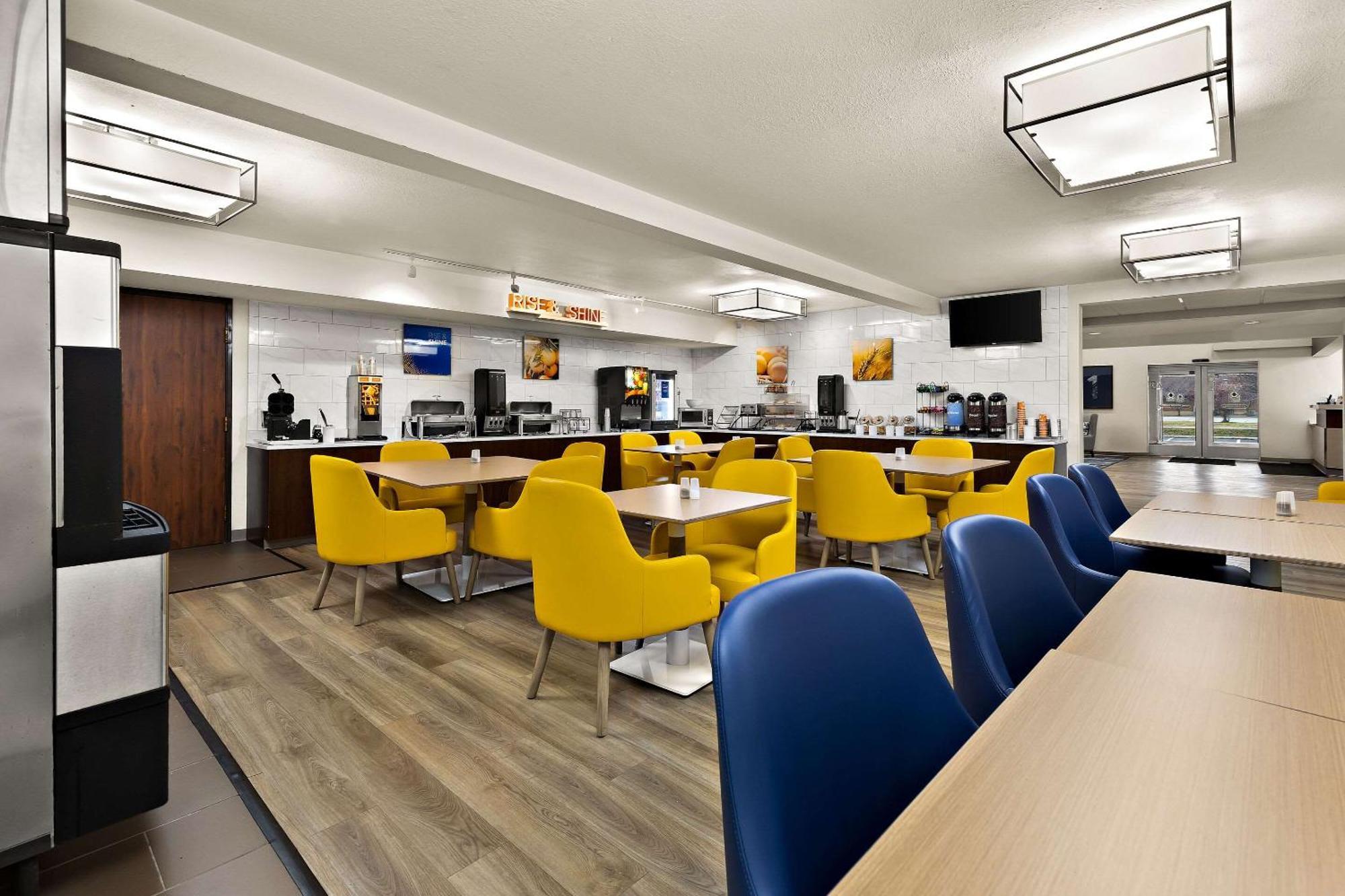 Comfort Inn & Suites Fremont Exterior photo