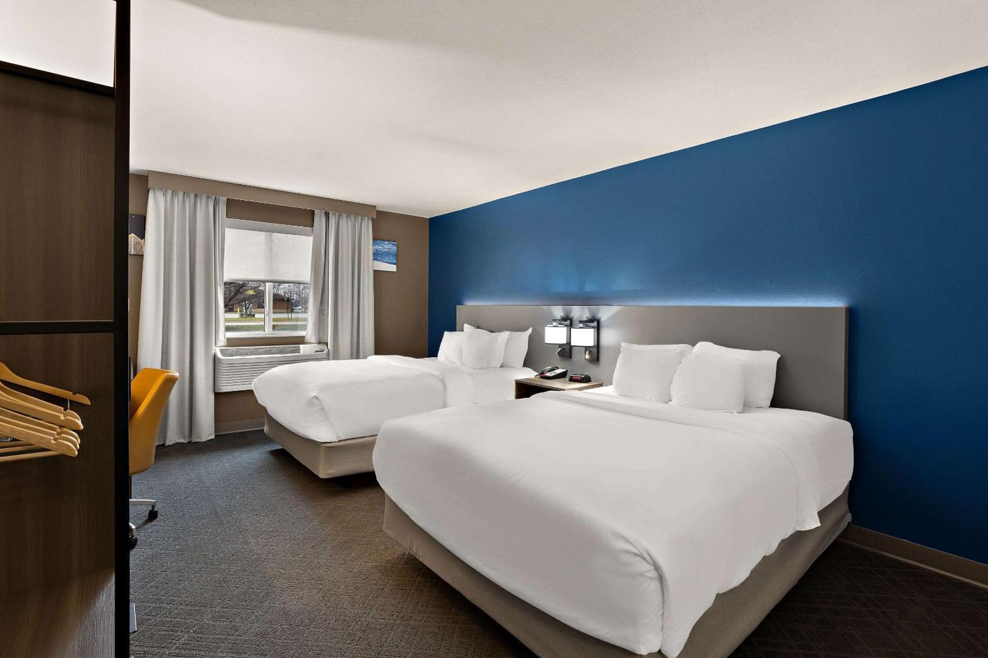 Comfort Inn & Suites Fremont Exterior photo