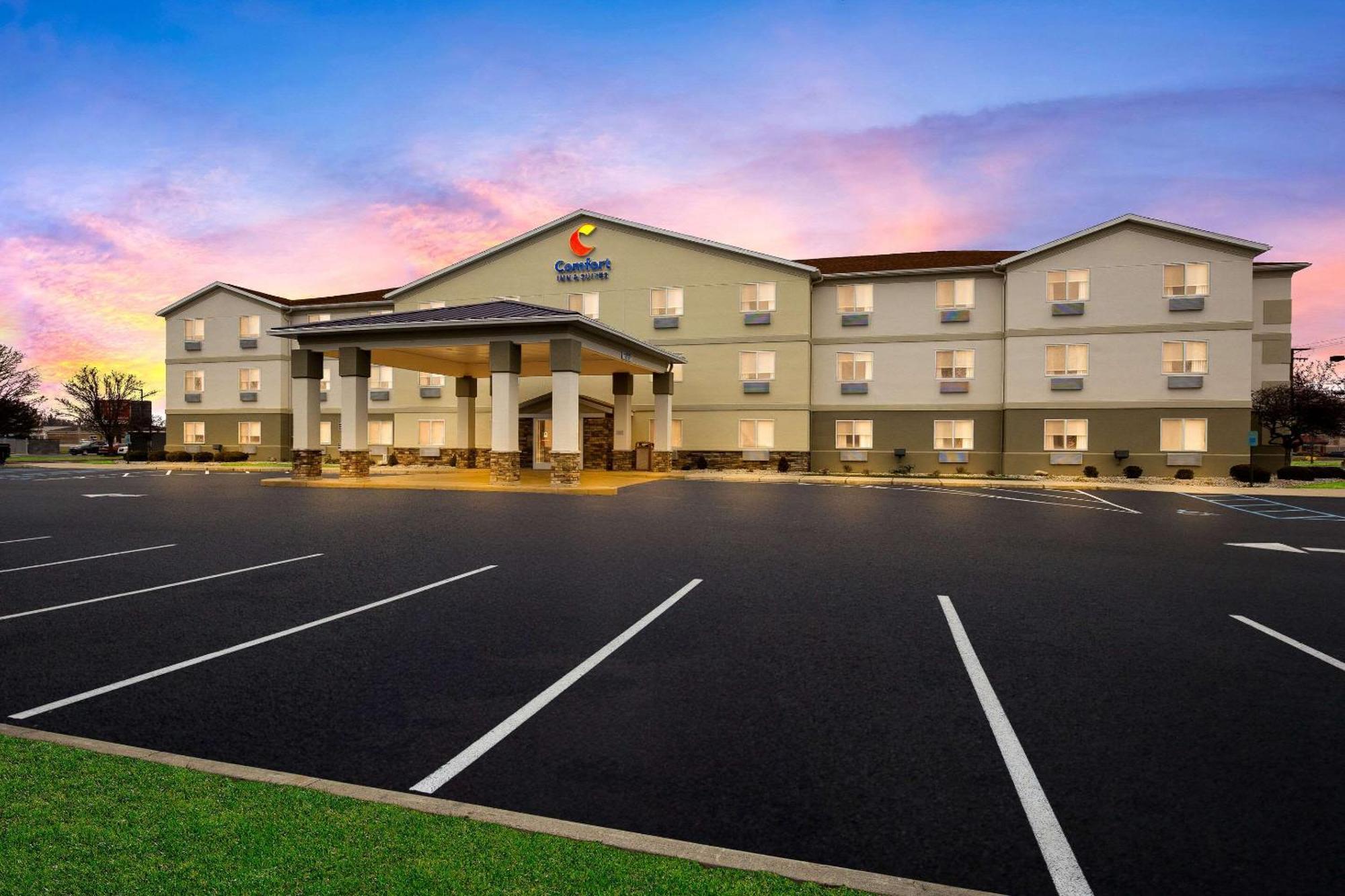 Comfort Inn & Suites Fremont Exterior photo
